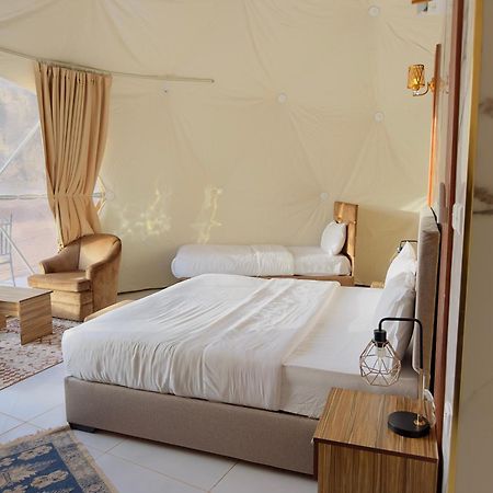 Rum Four Mountain Luxury Camp Wadi Rum Zewnętrze zdjęcie