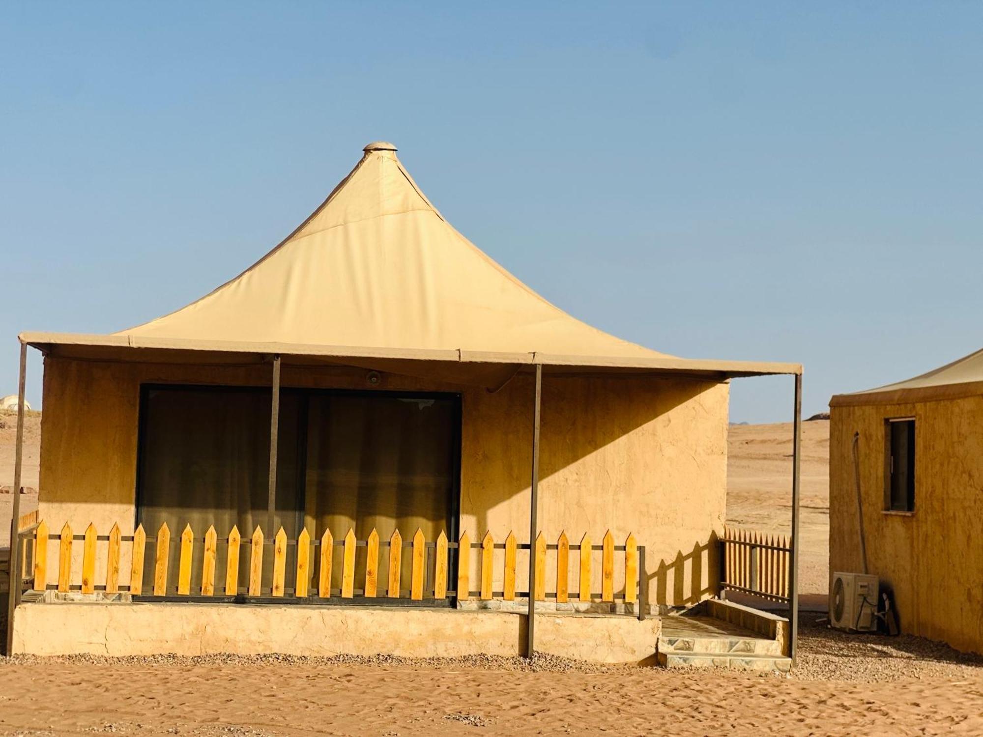 Rum Four Mountain Luxury Camp Wadi Rum Zewnętrze zdjęcie