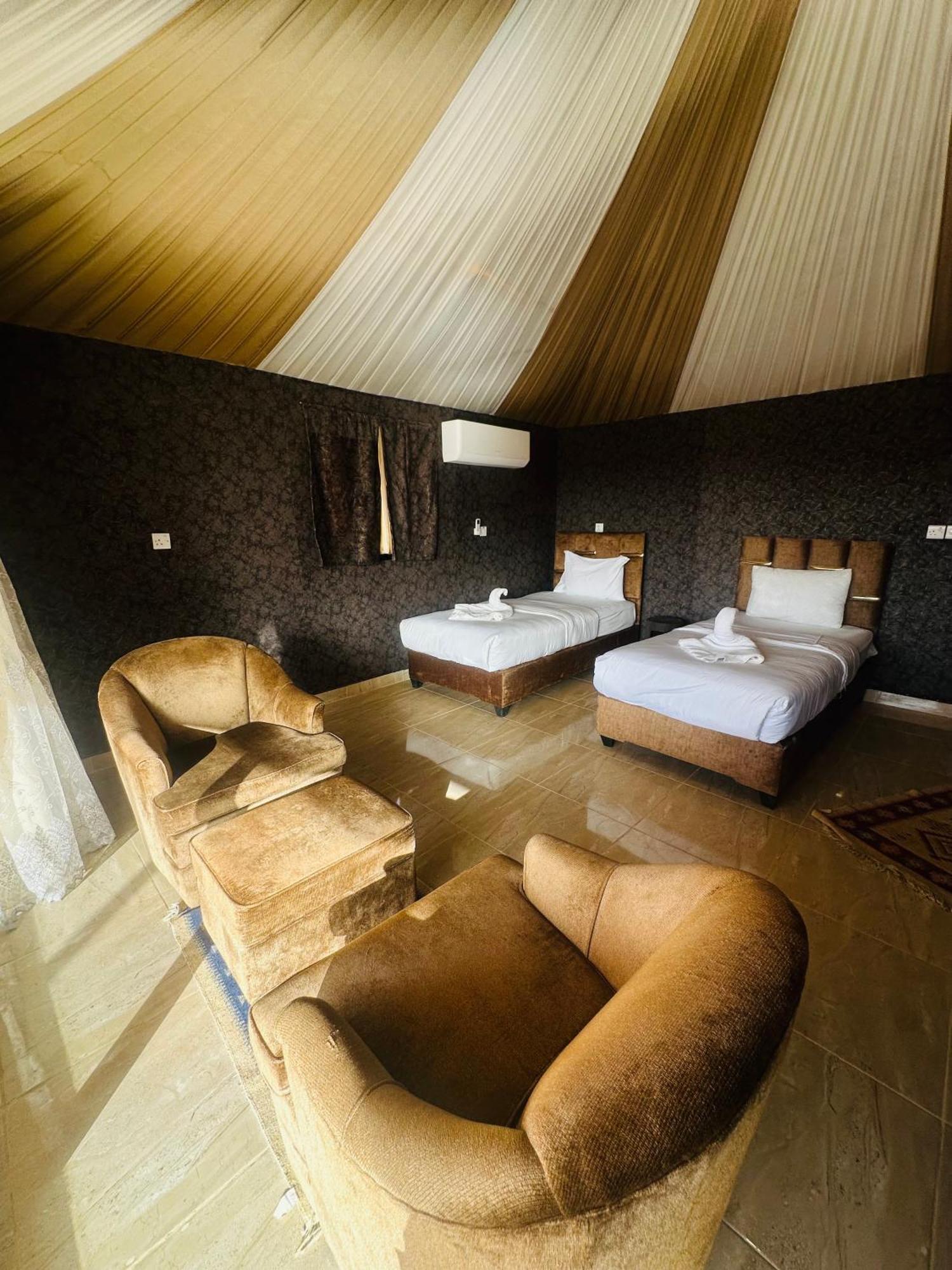 Rum Four Mountain Luxury Camp Wadi Rum Zewnętrze zdjęcie