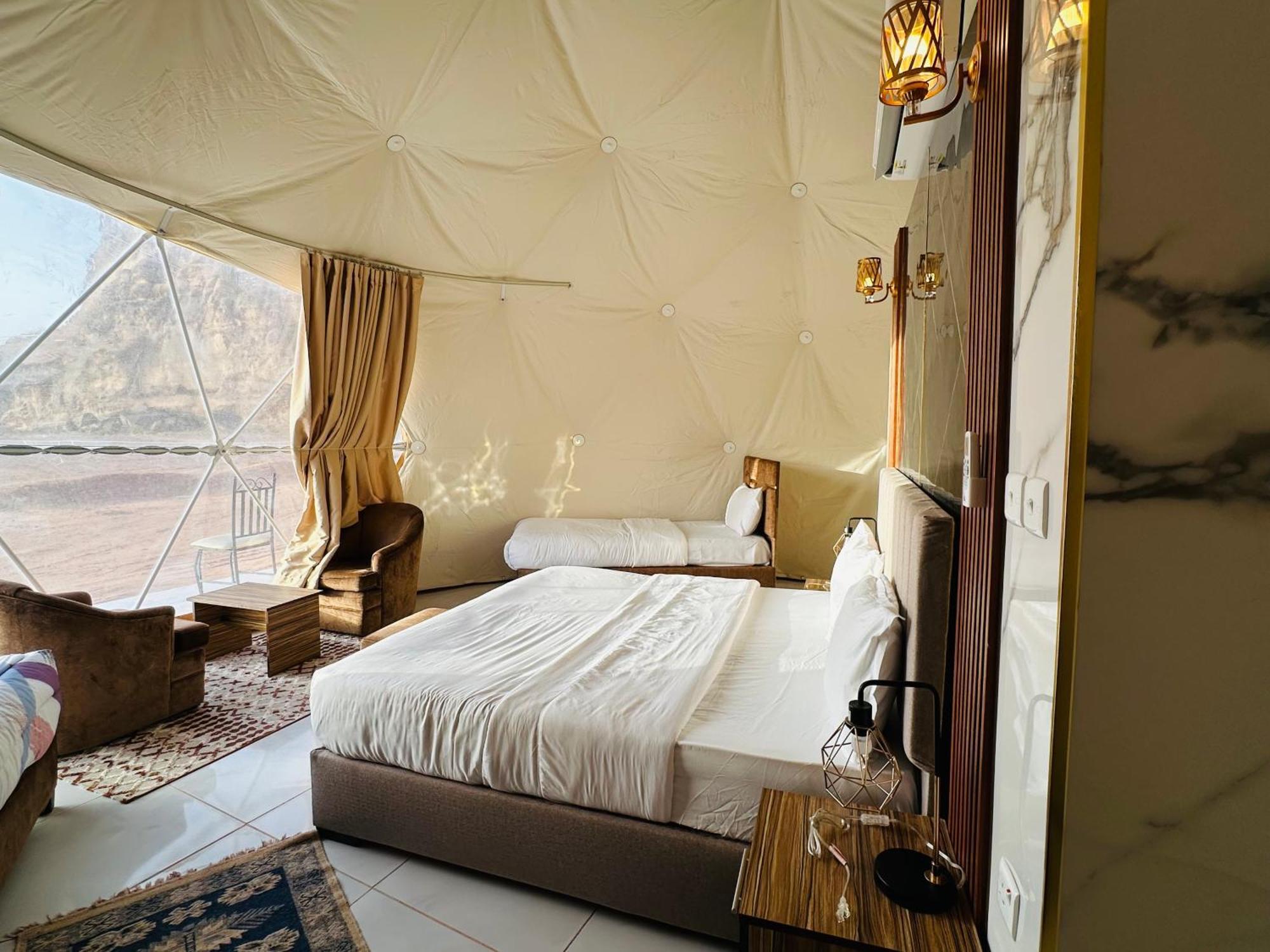Rum Four Mountain Luxury Camp Wadi Rum Zewnętrze zdjęcie