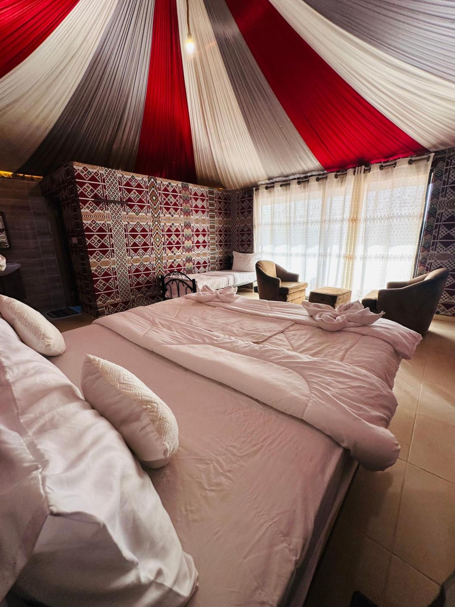 Rum Four Mountain Luxury Camp Wadi Rum Zewnętrze zdjęcie