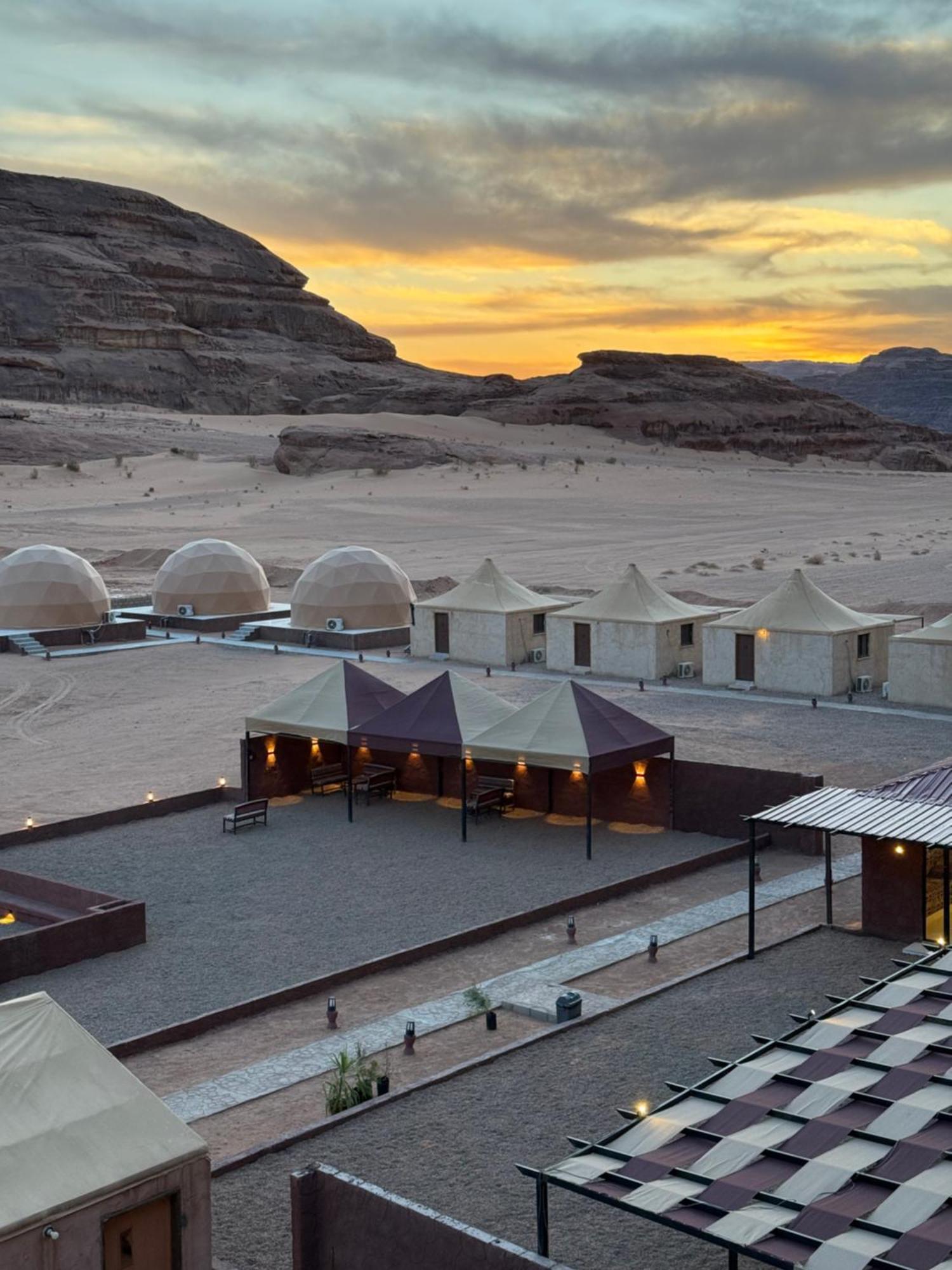 Rum Four Mountain Luxury Camp Wadi Rum Zewnętrze zdjęcie