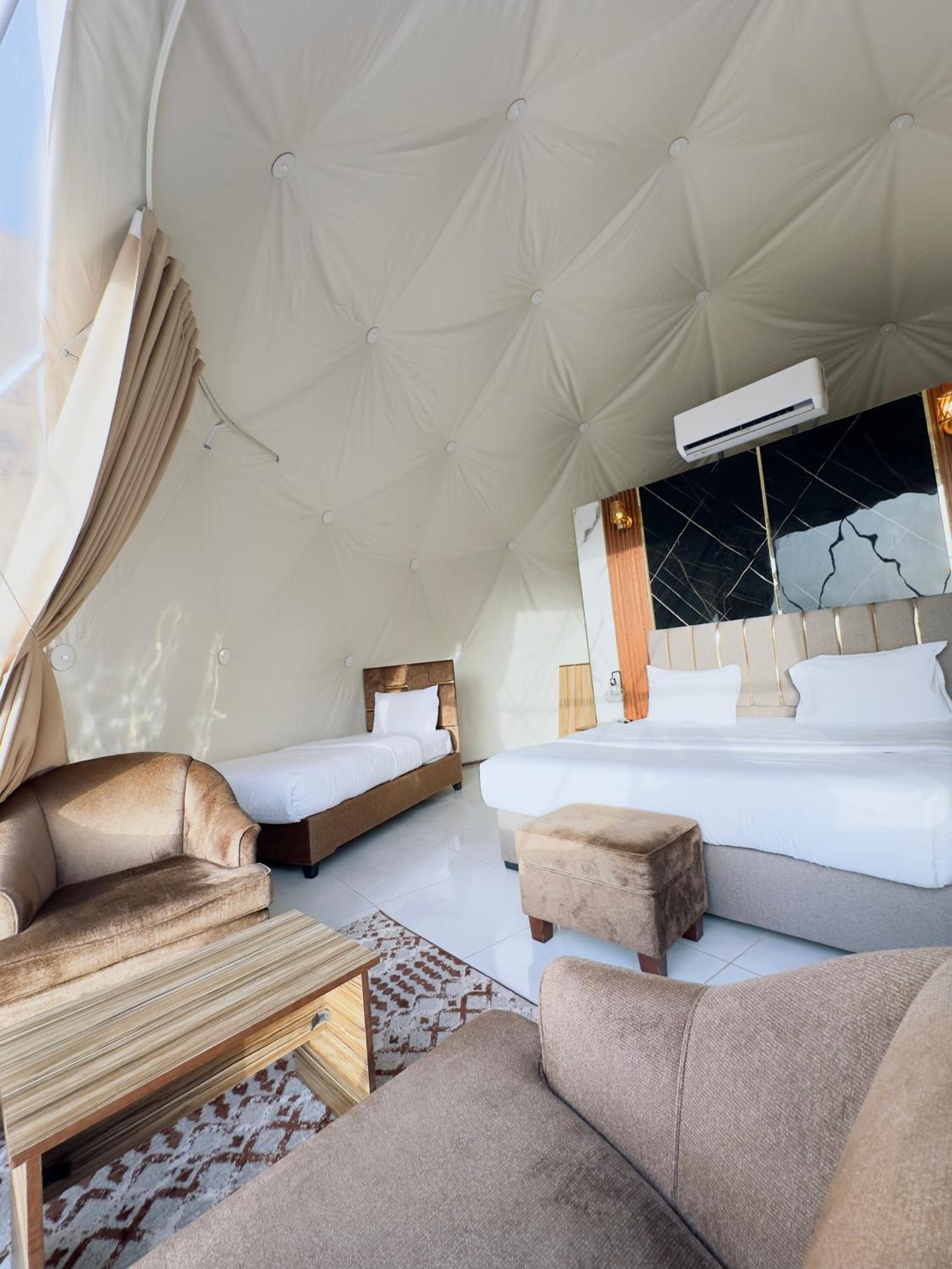 Rum Four Mountain Luxury Camp Wadi Rum Zewnętrze zdjęcie