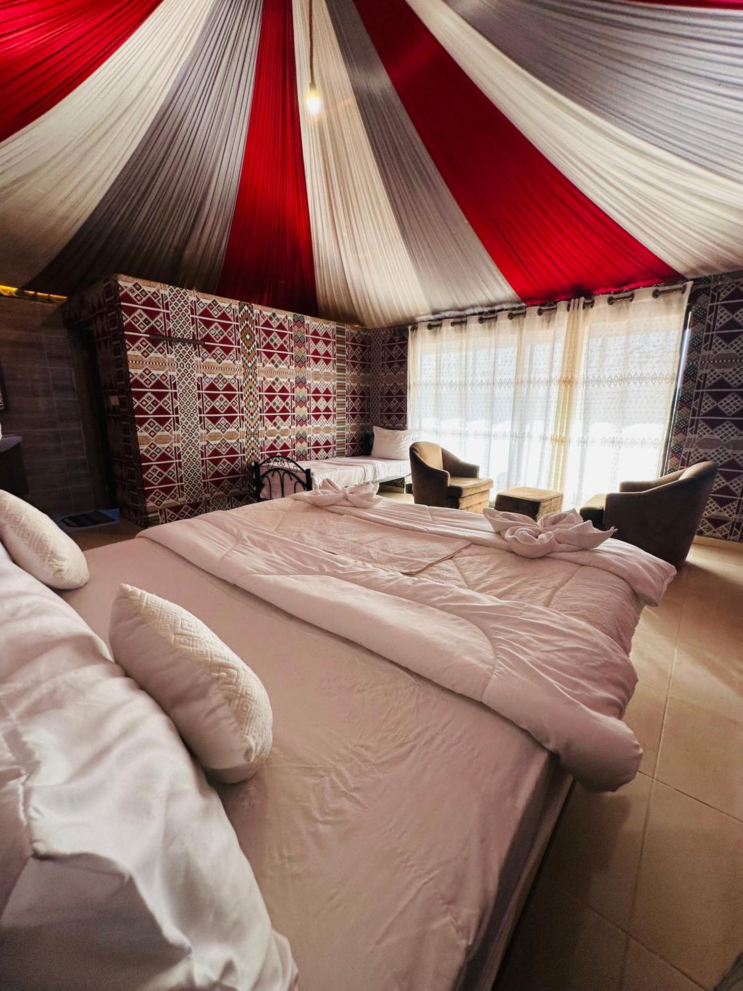 Rum Four Mountain Luxury Camp Wadi Rum Zewnętrze zdjęcie